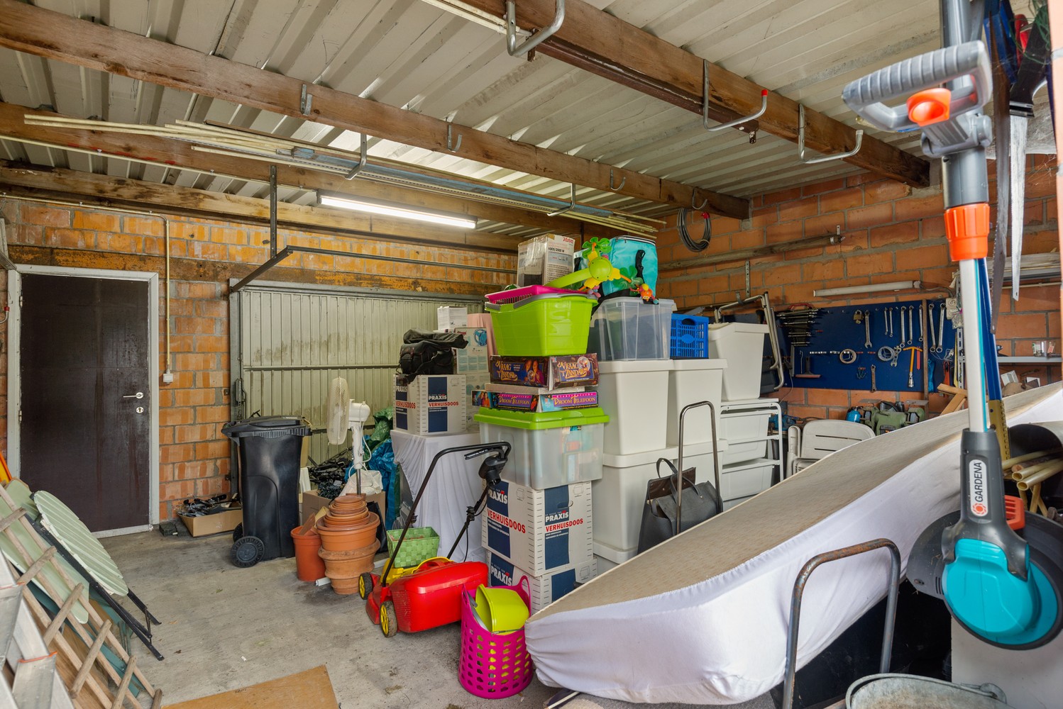 Te renoveren woning te koop met 2 slaapkamers, tuin en garagebox afbeelding 12