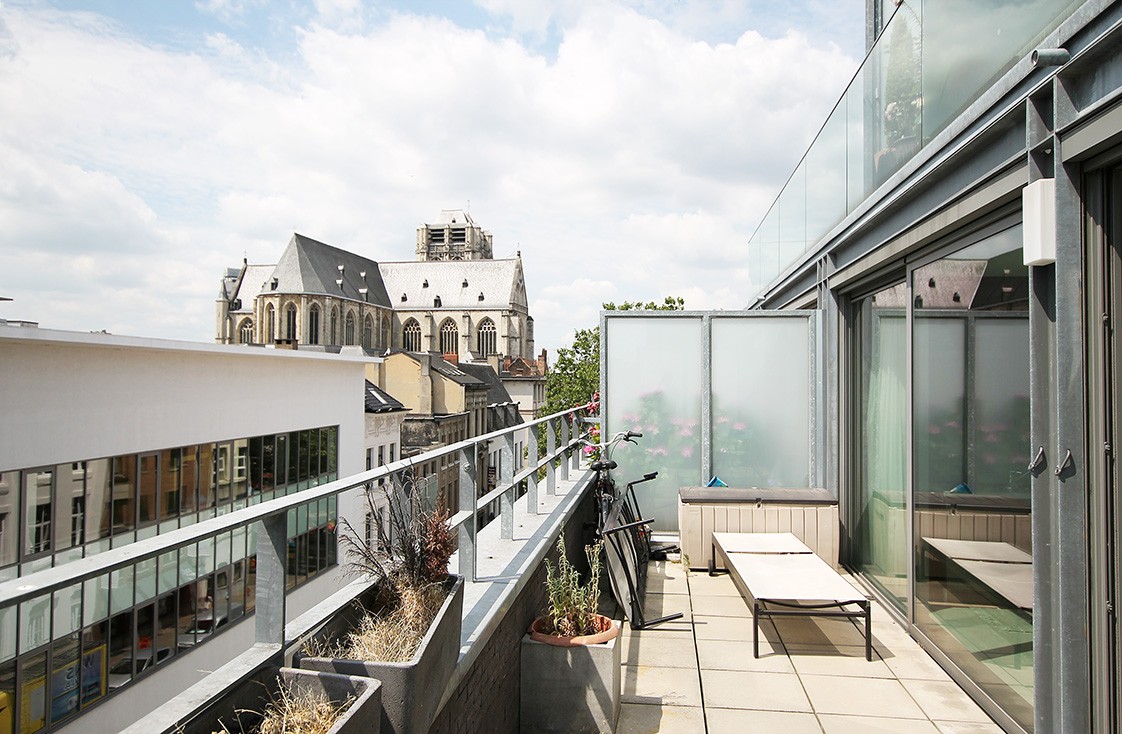 Gemeubeld appartement met twee slaapkamers en lift in het centrum van Antwerpen! afbeelding 1