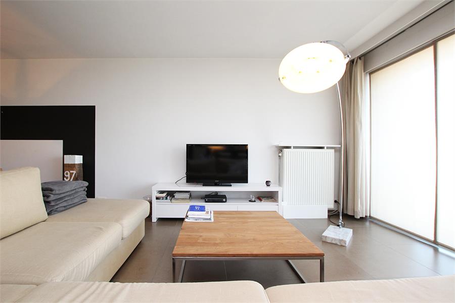 Mooi, instapklaar appartement met 2 slaapkamers en terras op centrale locatie te Deurne-Zuid (grens Borsbeek)! afbeelding 1