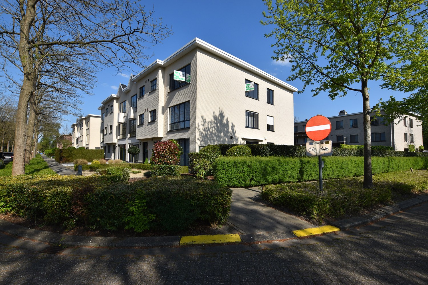 Lichtrijk hoekappartement met 3 slaapkamers & garagebox te Brasschaat! afbeelding 1