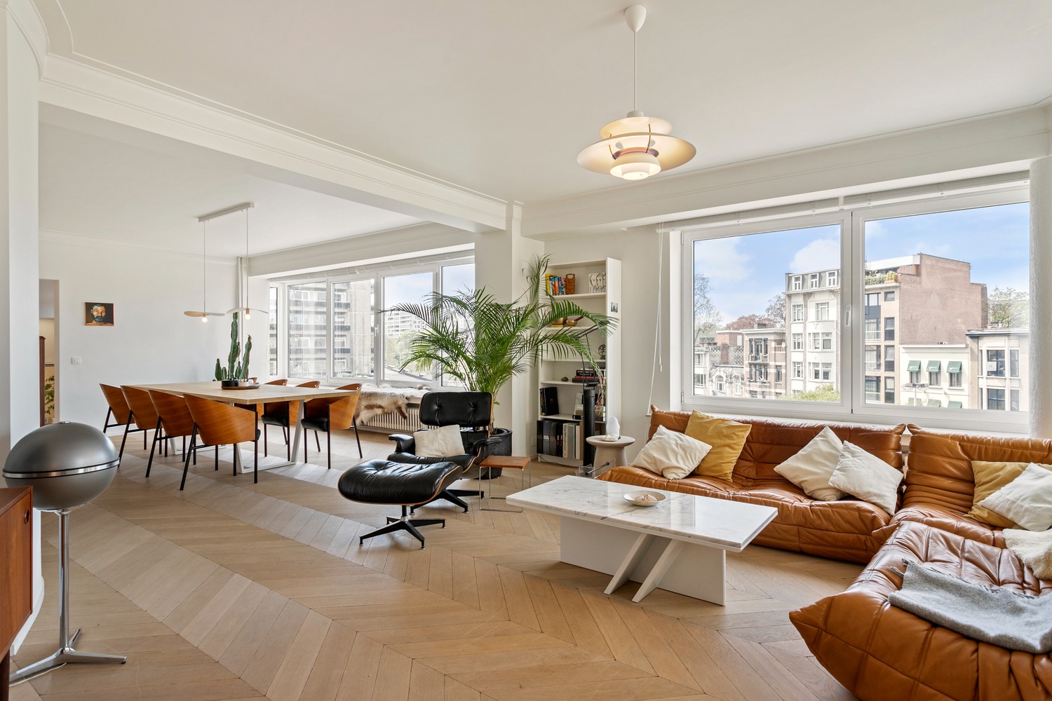 Royaal & stijlvol gerenoveerd appartement (+/- 170 m²) op een gunstige locatie te Oud-Berchem. afbeelding 1