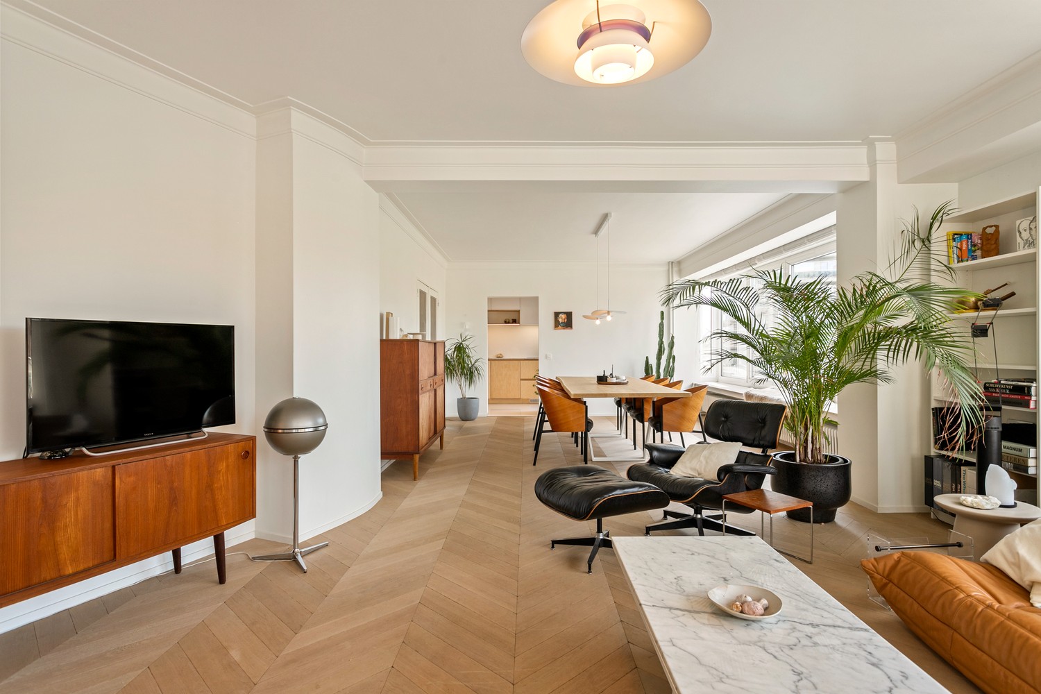 Royaal & stijlvol gerenoveerd appartement (+/- 170 m²) op een gunstige locatie te Oud-Berchem. afbeelding 2