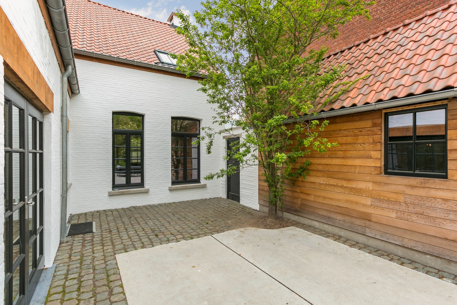 Volledig gerenoveerde woning met 3 slaapkamers, garage en prachtige Z-tuin in 's Gravenwezel! afbeelding 29