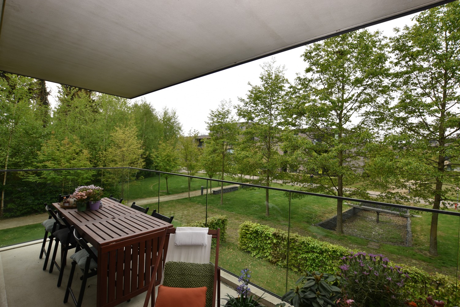 Instapklaar appartement met twee slaapkamers en terras op rustige en groene locatie te Wijnegem! afbeelding 1