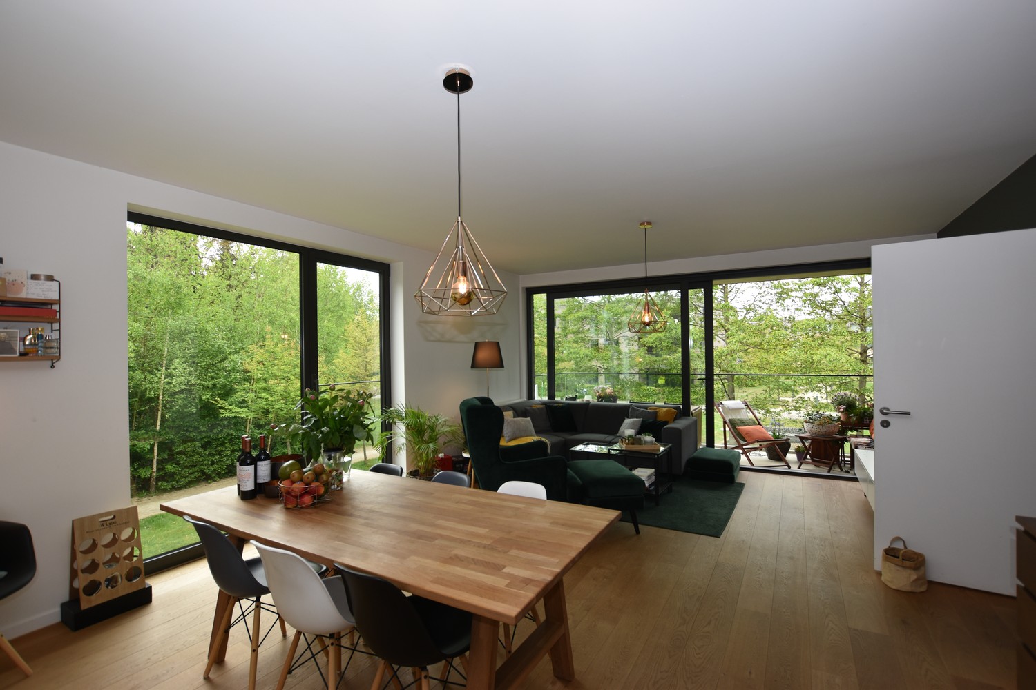 Instapklaar appartement met twee slaapkamers en terras op rustige en groene locatie te Wijnegem! afbeelding 2