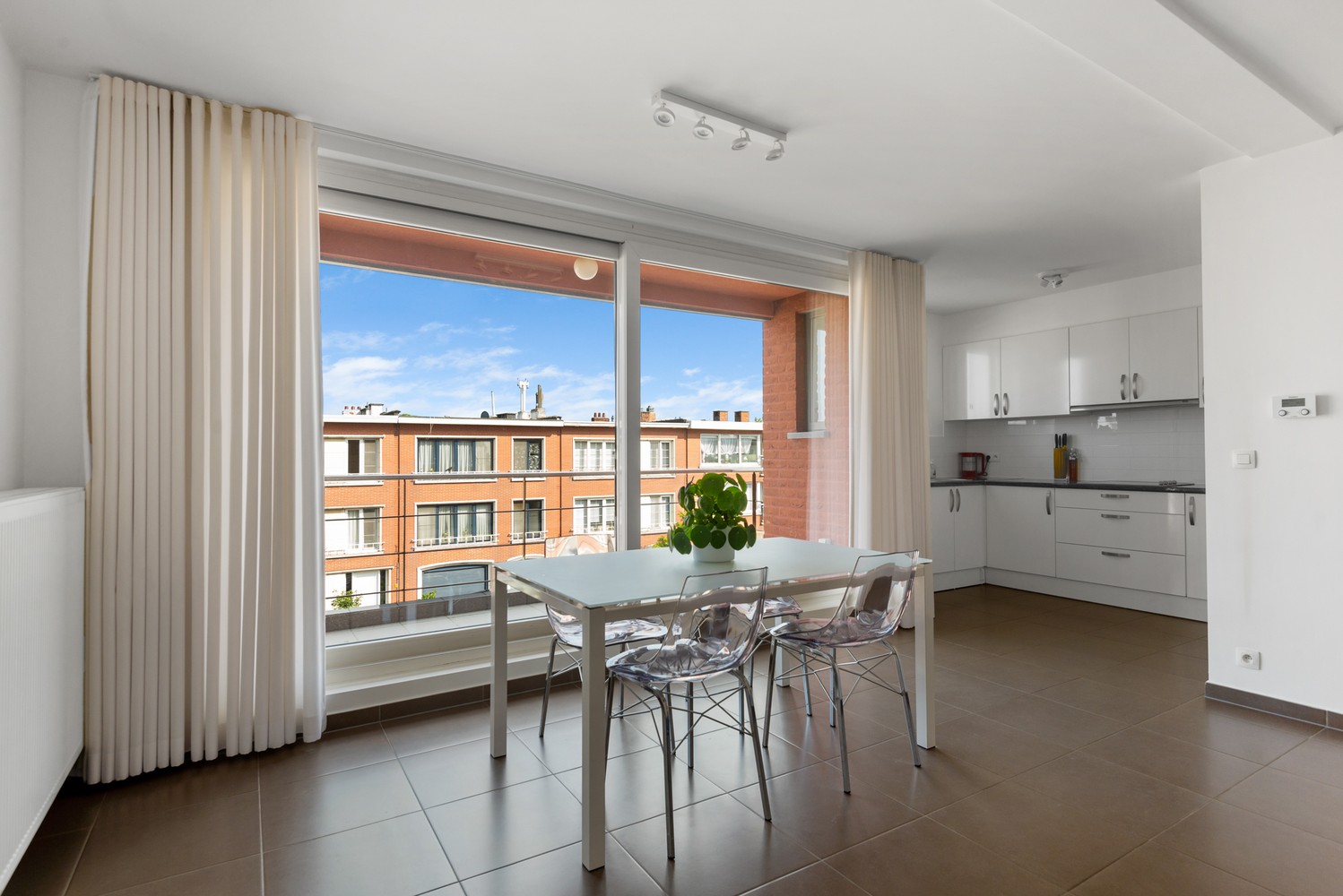 Ruim, lichtrijk & energiezuinig appartement met 2 slaapkamers & zonnig terras in Deurne! afbeelding 6