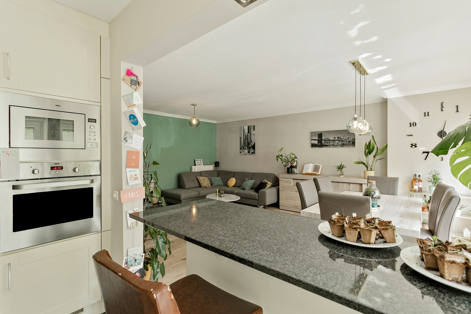 Mooi, instapklaar appartement met 2 slaapkamers & terras in Berchem! afbeelding 7