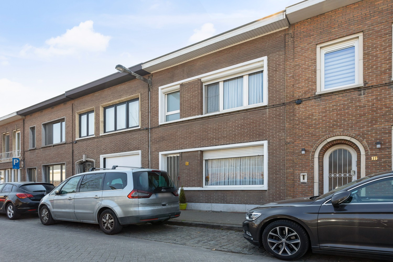 Te renoveren eengezinswoning met drie slaapkamers en leuke tuin te Antwerpen-Kiel! afbeelding 1