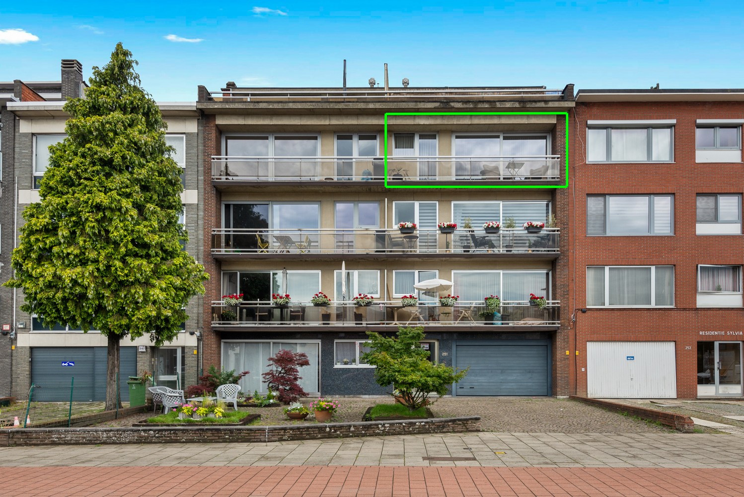 Modern en ruim appartement met 2 slaapkamers & 2 terrassen te Deurne! afbeelding 3
