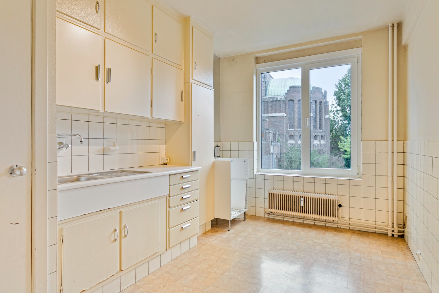 Te renoveren 2-slpk appartement met terras in de Tentoonstellingswijk te Antwerpen. afbeelding 5