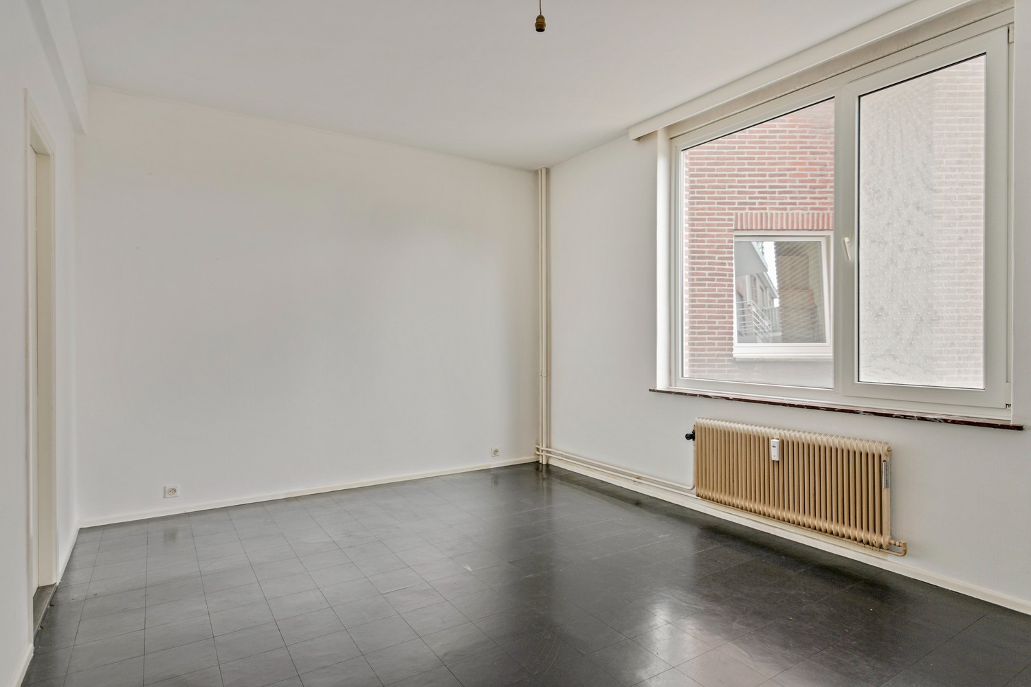 Te renoveren 2-slpk appartement met terras in de Tentoonstellingswijk te Antwerpen. afbeelding 12