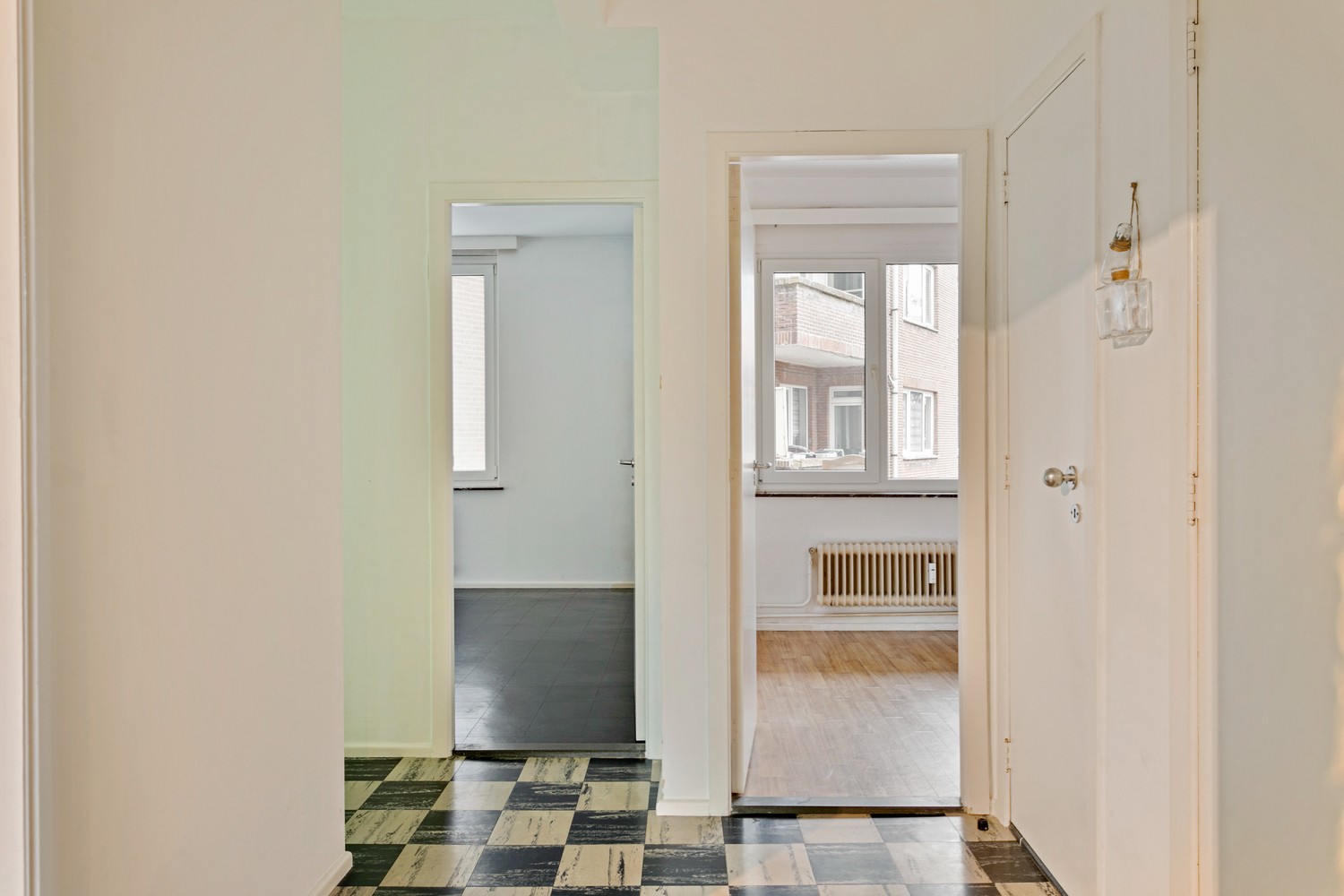 Te renoveren 2-slpk appartement met terras in de Tentoonstellingswijk te Antwerpen. afbeelding 9