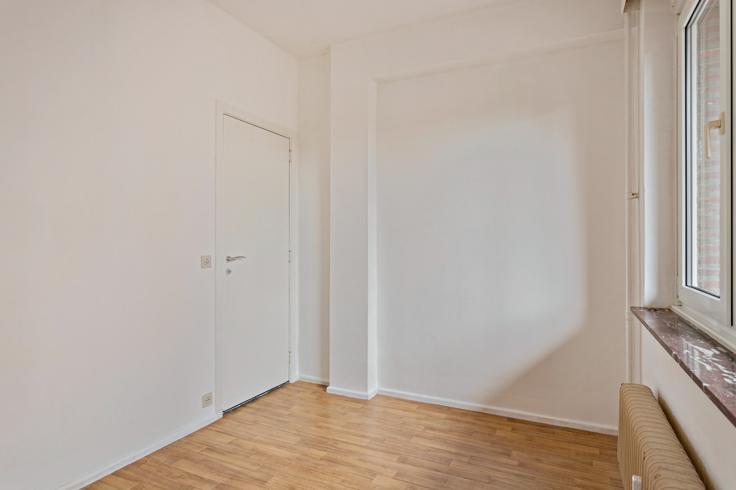 Te renoveren 2-slpk appartement met terras in de Tentoonstellingswijk te Antwerpen. afbeelding 11