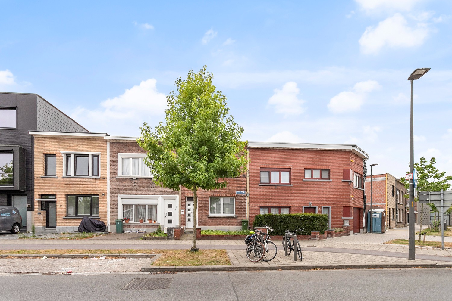 Deels te renoveren woning met 2/3 slpk's en gezellig stadstuintje te Wilrijk. afbeelding 21