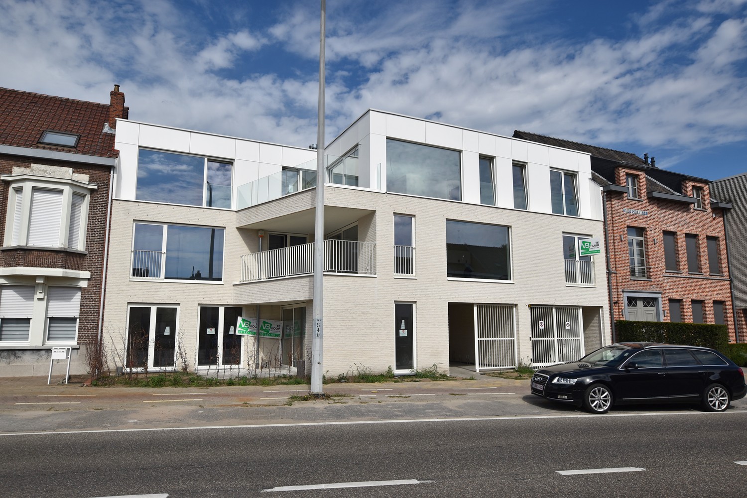Gloednieuw 1-slpk appartement met twee grote terrassen te Wijnegem! afbeelding 1