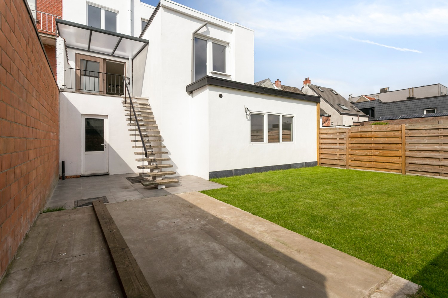 Volledig gerenoveerde duplex met 4 slpks, terras & zonnige tuin in Kessel! afbeelding 2