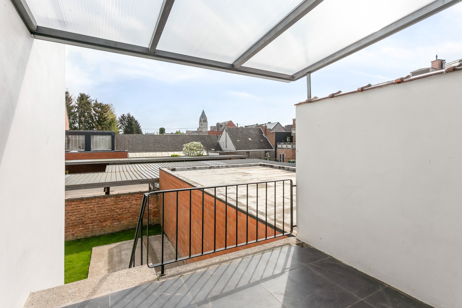 Volledig gerenoveerde duplex met 4 slpks, terras & zonnige tuin in Kessel! afbeelding 9