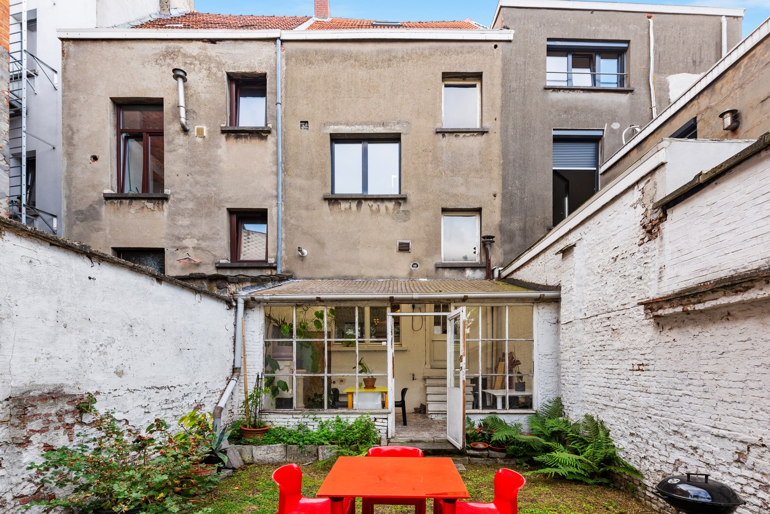 Unieke woning met twee slaapkamers, gezellige tuin & lage garage in Antwerpen! afbeelding 14