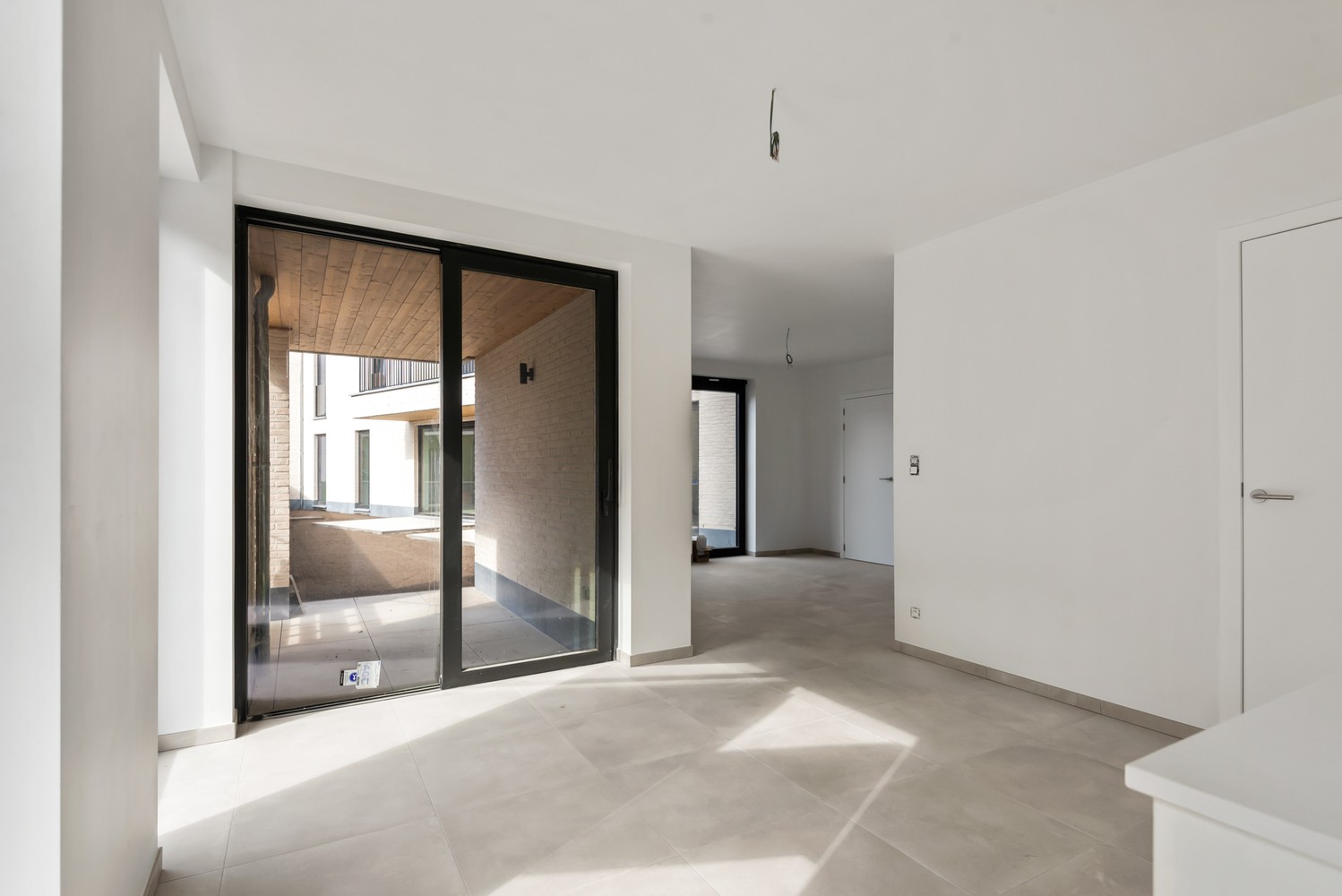 Licht en functioneel appartement (+/-81.5m²) met 2 slaapkamers en een zuidgeoriënteerd terras (+/-7.5m²)! afbeelding 2