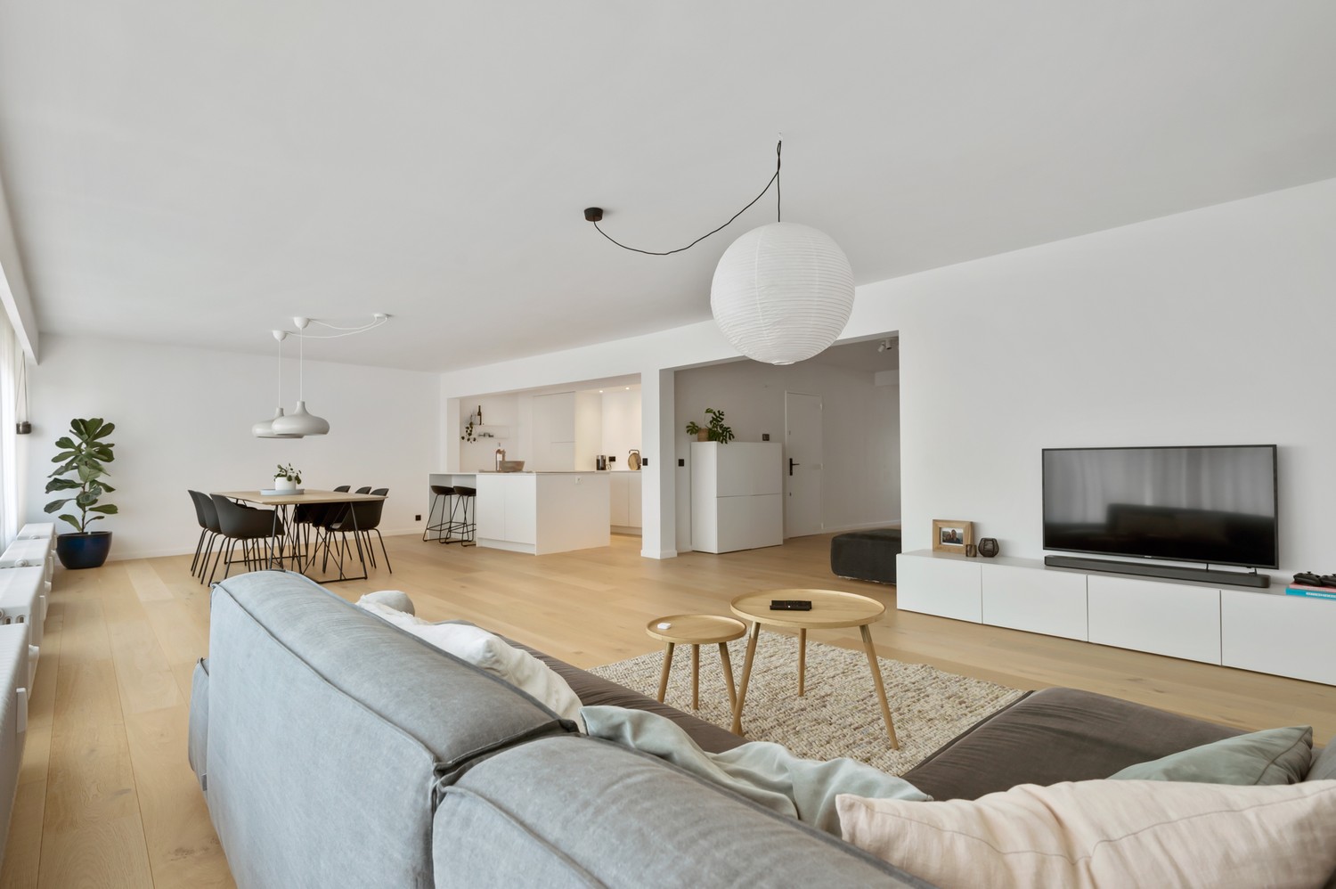 Riant & luxueus appartement (+/- 170 m²) met drie slpk's en terras te Deurne. afbeelding 1