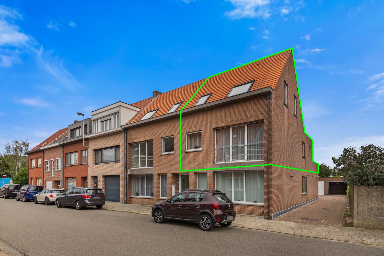 Leuke duplex met 2 slaapkamers, terras & garagebox in hartje Wommelgem! afbeelding 1