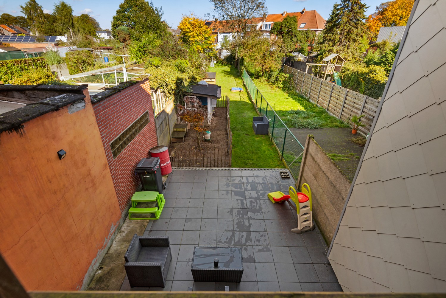 Mooie bel-étage met grote inpandige garage, ruime tuin met terras en twee slaapkamers en bureau/dressing op centrale locatie te Wijnegem! afbeelding 22