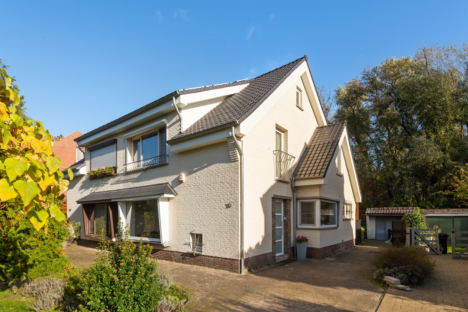 Prachtige halfopen woning met 3 slpks, tuin & grote garage/opslagplaats in Wijnegem! afbeelding 24
