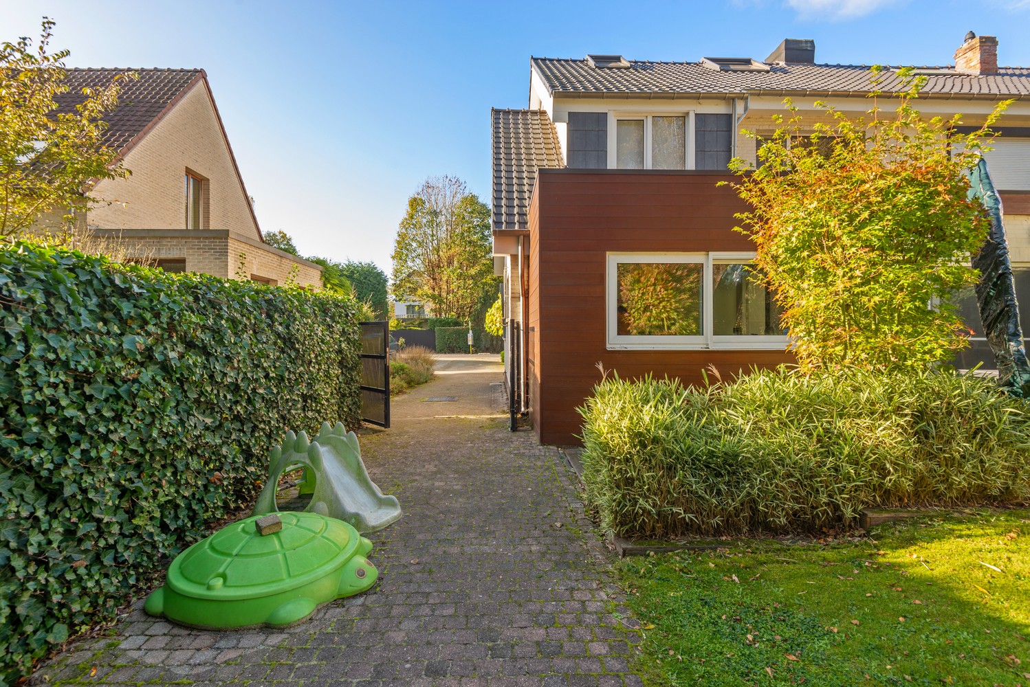 Prachtige halfopen woning met 3 slpks, tuin & grote garage/opslagplaats in Wijnegem! afbeelding 23