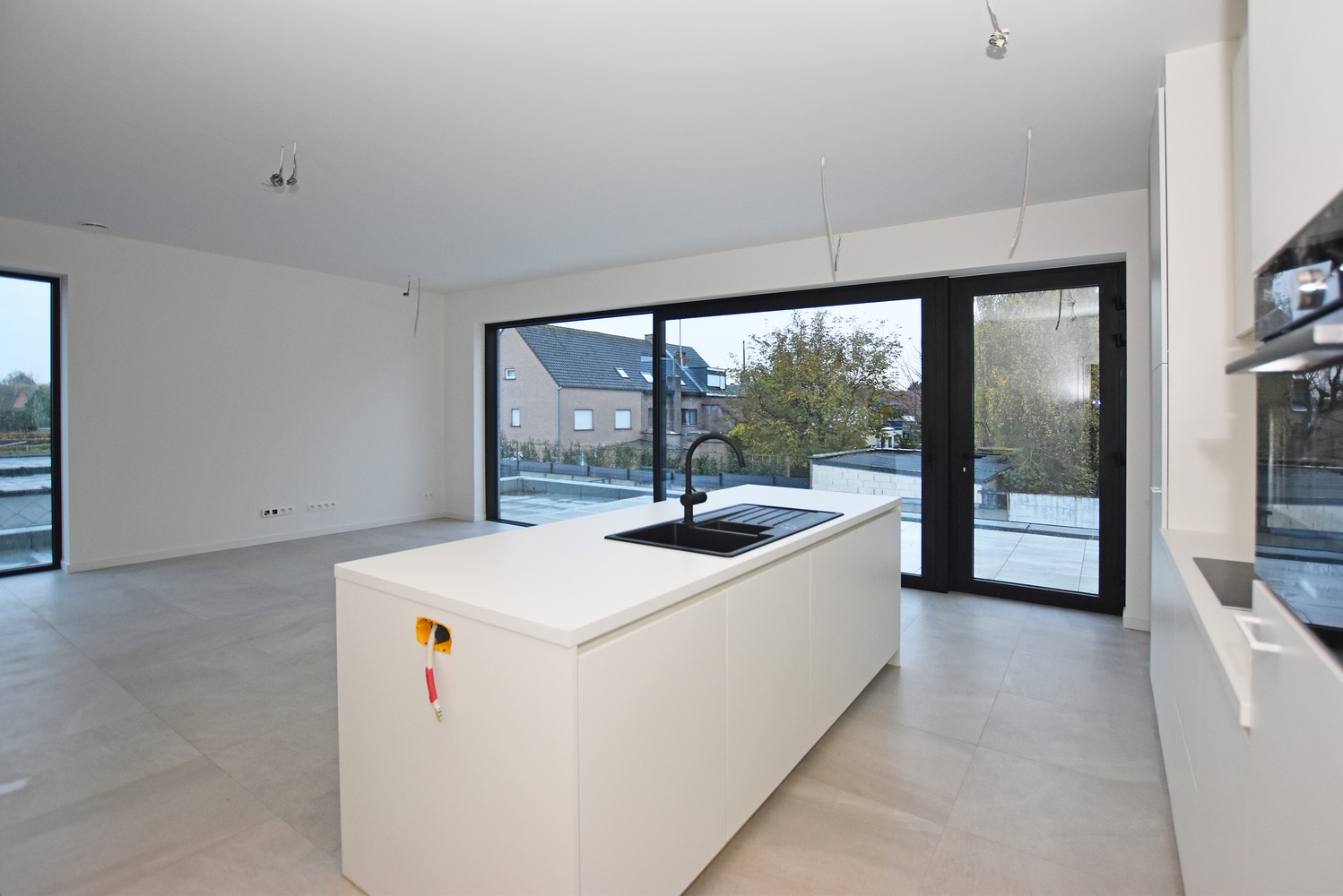 Gloednieuw appartement met 2 slpk's & terras te Wijnegem. afbeelding 5