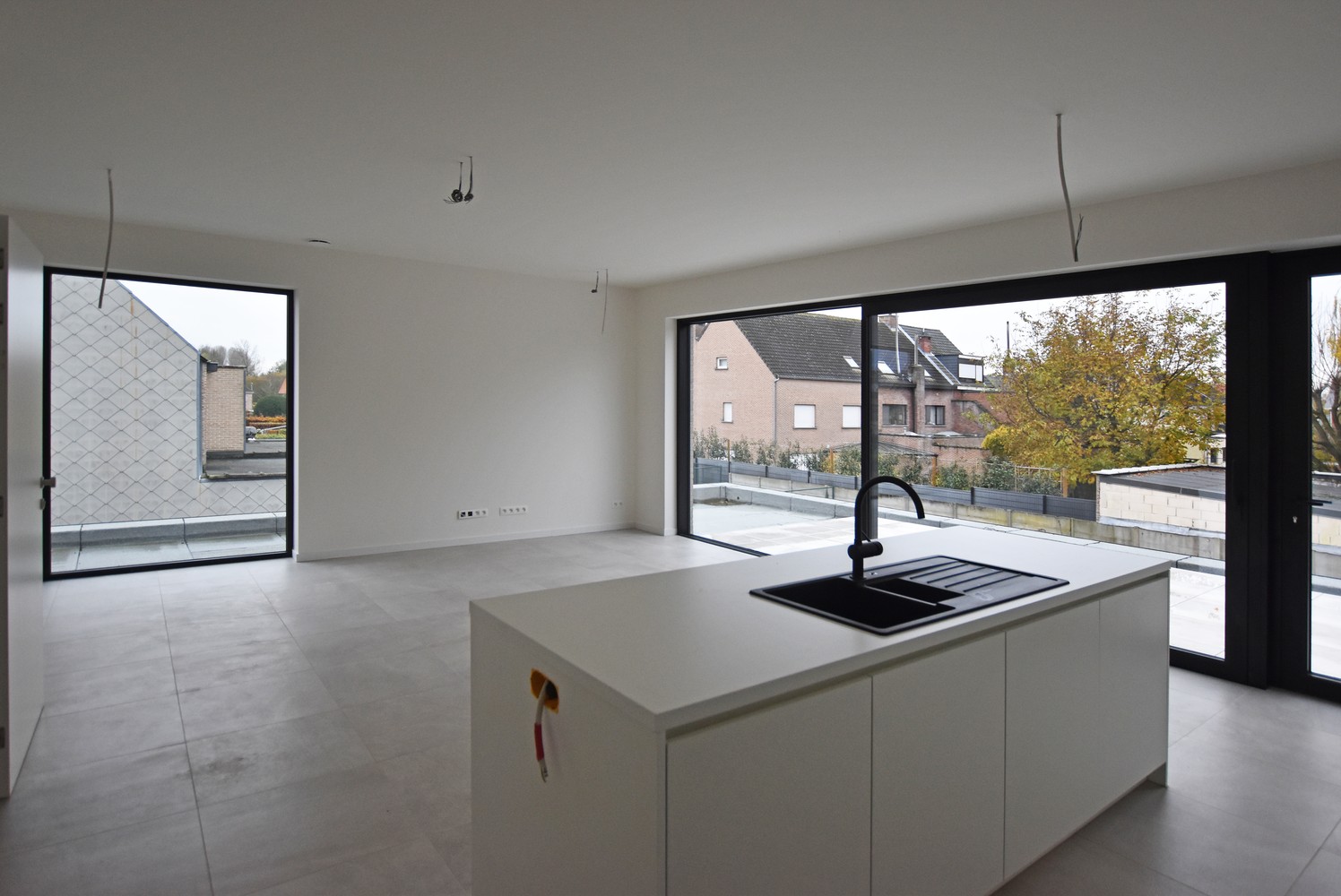 Gloednieuw appartement met 2 slpk's & terras te Wijnegem. afbeelding 4