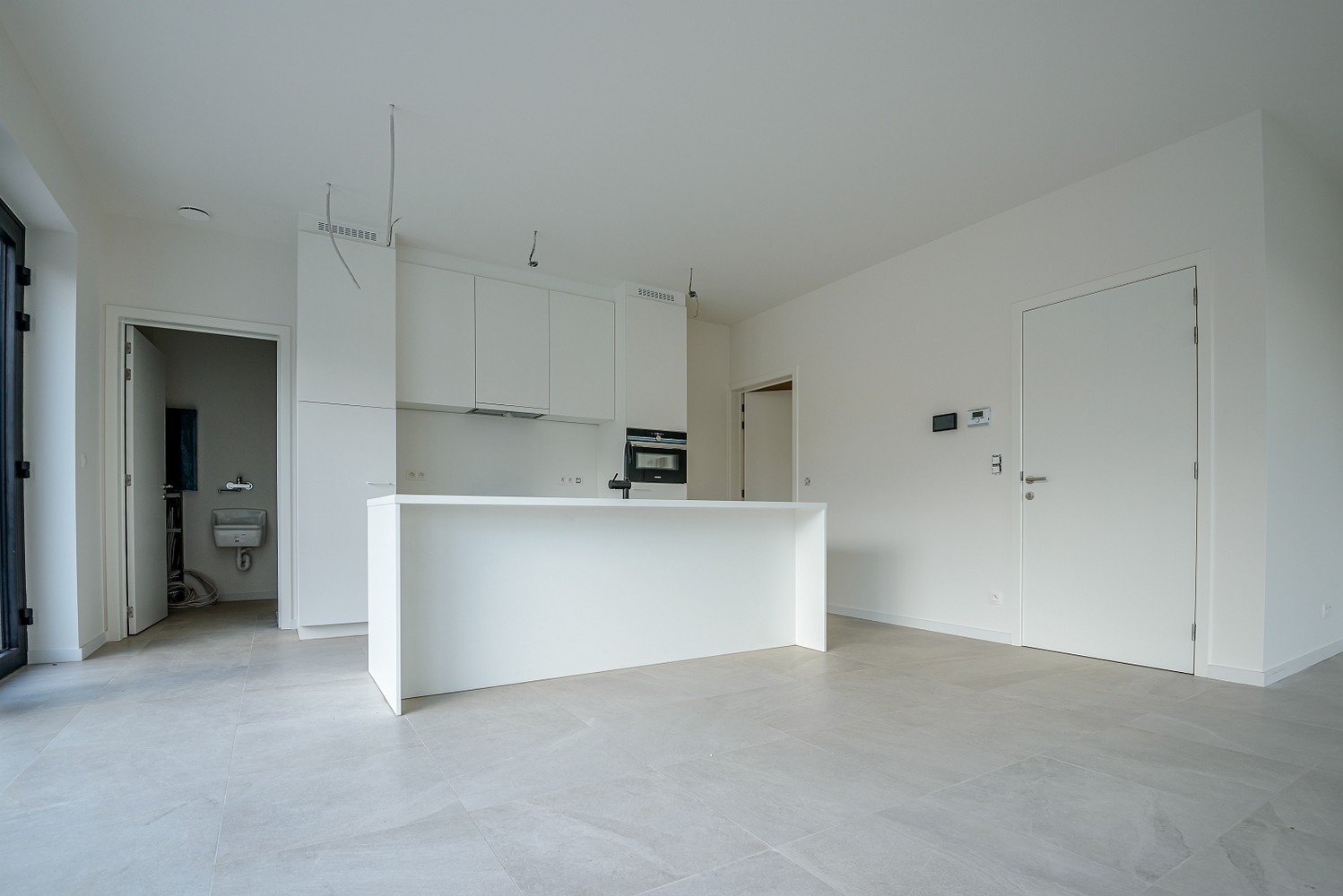 Gloednieuw appartement met 2 slpk's & terras te Wijnegem. afbeelding 3