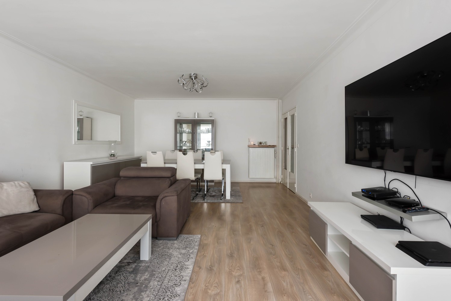 Recent gerenoveerd en ruim appartement met 2 slaapkamers te Borgerhout. afbeelding 11