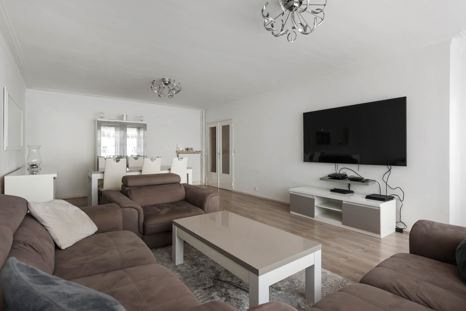 Recent gerenoveerd en ruim appartement met 2 slaapkamers te Borgerhout. afbeelding 9