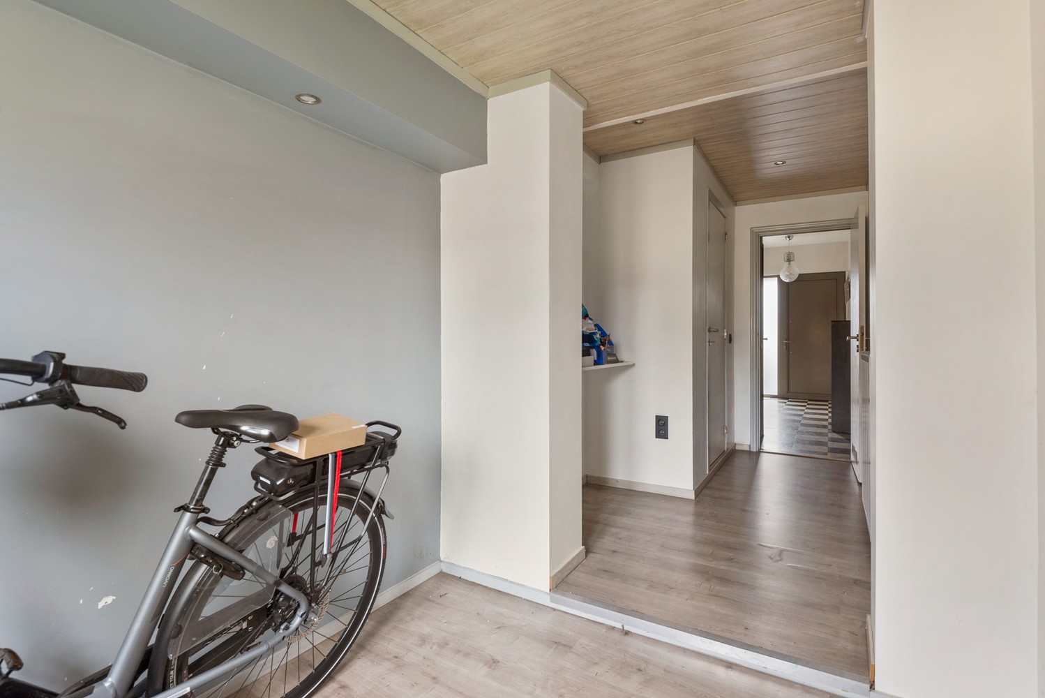 Verrassend ruime bel-étage met 3 slaapkamers en toffe tuin in Wilrijk! afbeelding 5
