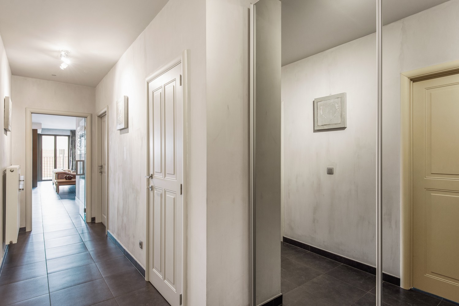 Ruim appartement (+/- 105 m²) met twee slaapkamers te Antwerpen-Kiel. afbeelding 11