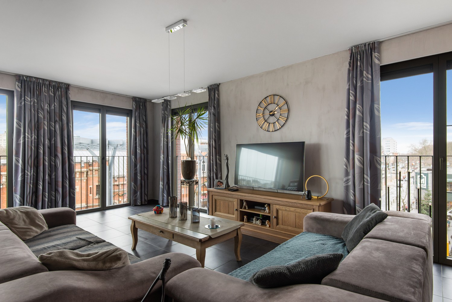 Ruim appartement (+/- 105 m²) met twee slaapkamers te Antwerpen-Kiel. afbeelding 4