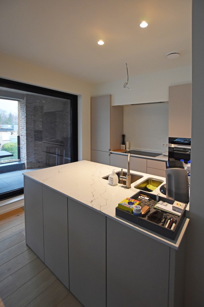 Stijlvol afgewerkt appartement met 2 slaapkamers, terras & autostaanplaats/garagebox in Wijnegem! afbeelding 5