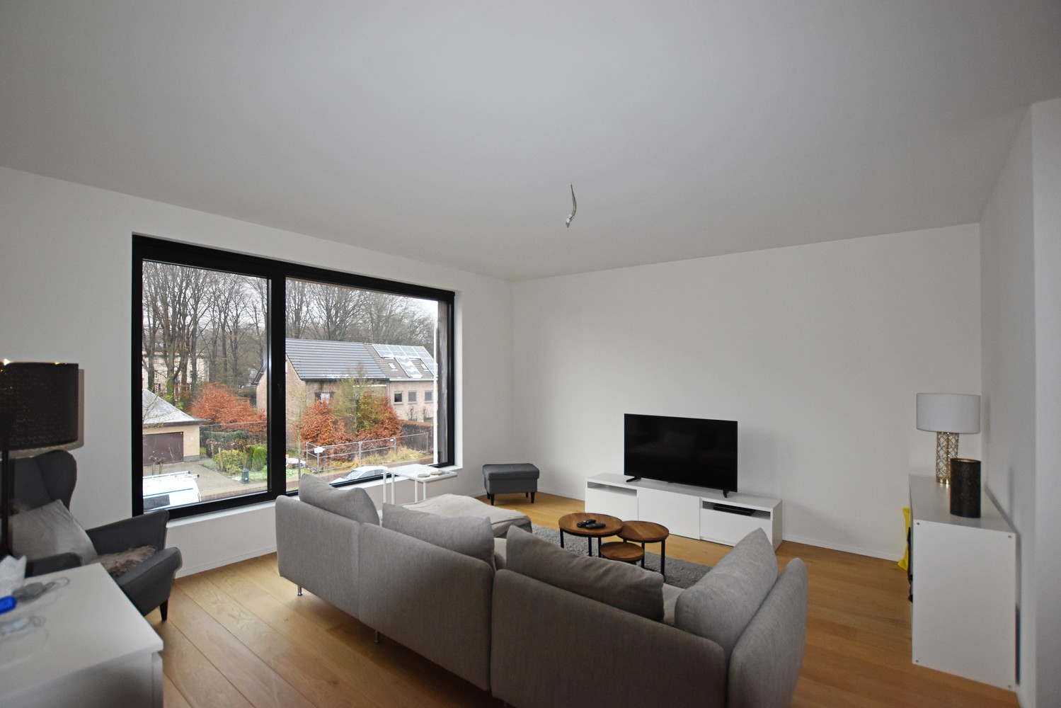 Stijlvol afgewerkt appartement met 2 slaapkamers, terras & autostaanplaats/garagebox in Wijnegem! afbeelding 1