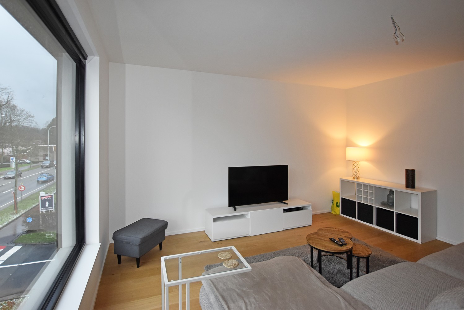 Stijlvol afgewerkt appartement met 2 slaapkamers, terras & autostaanplaats/garagebox in Wijnegem! afbeelding 2
