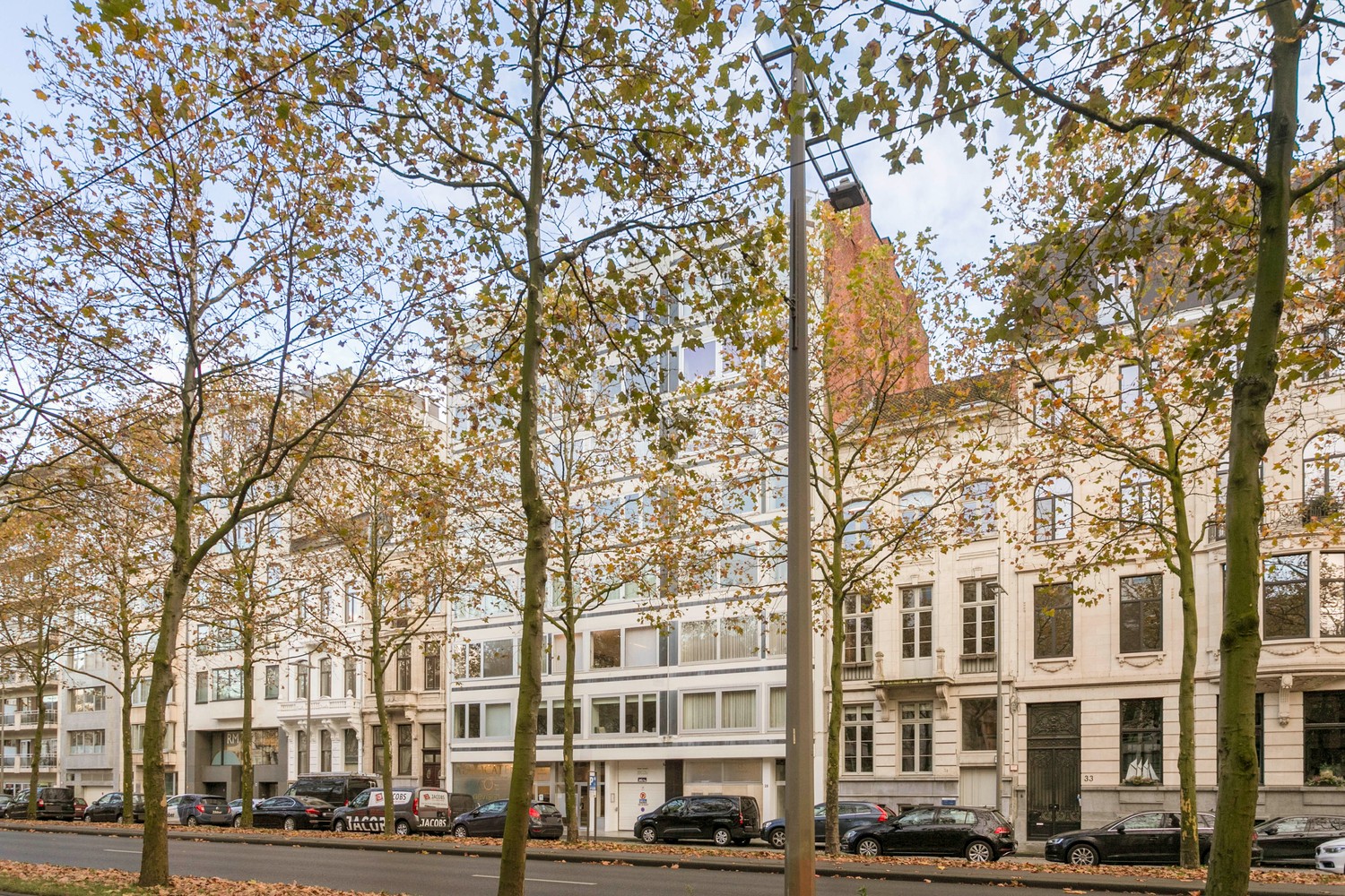 Royaal en lichtrijk appartement met autostaanplaats in het bruisende centrum van Antwerpen! afbeelding 3