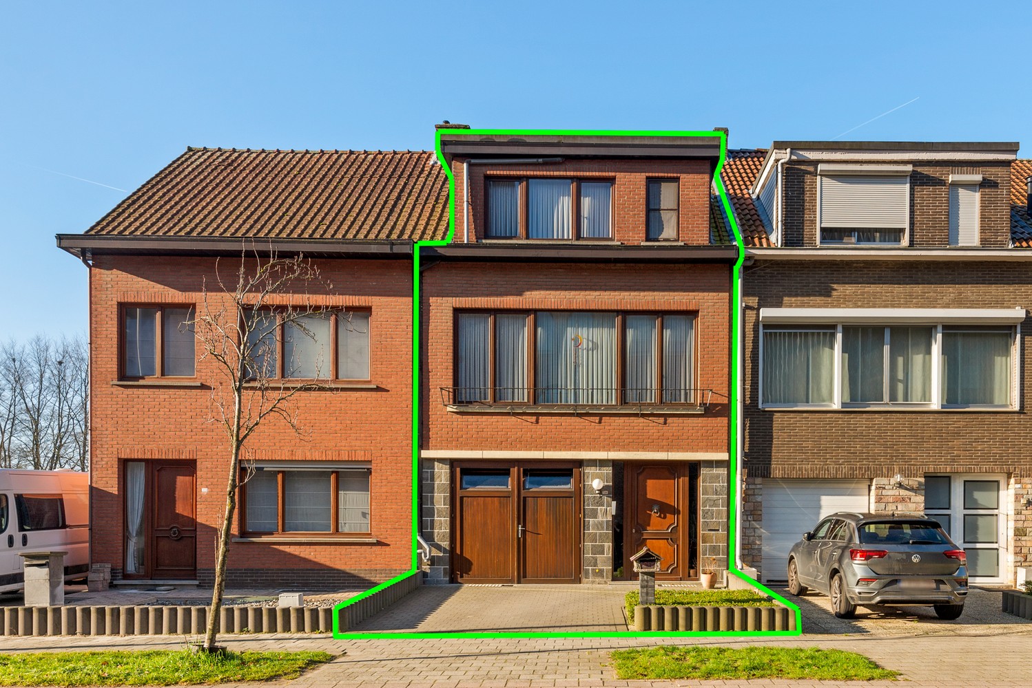 Bel-étage woning met tuin, terras en ruime garage te koop in Wijnegem afbeelding 2