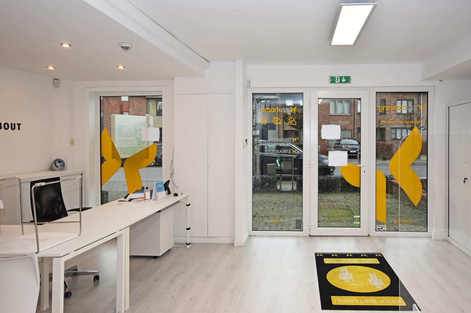 Winkel/kantoorruimte met groot magazijn (135 m²) te Wijnegem! afbeelding 2