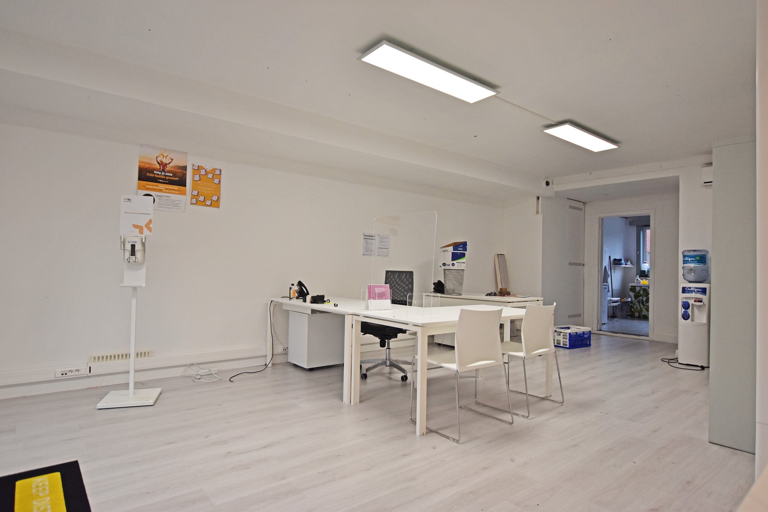 Winkel/kantoorruimte met groot magazijn (135 m²) te Wijnegem! afbeelding 5