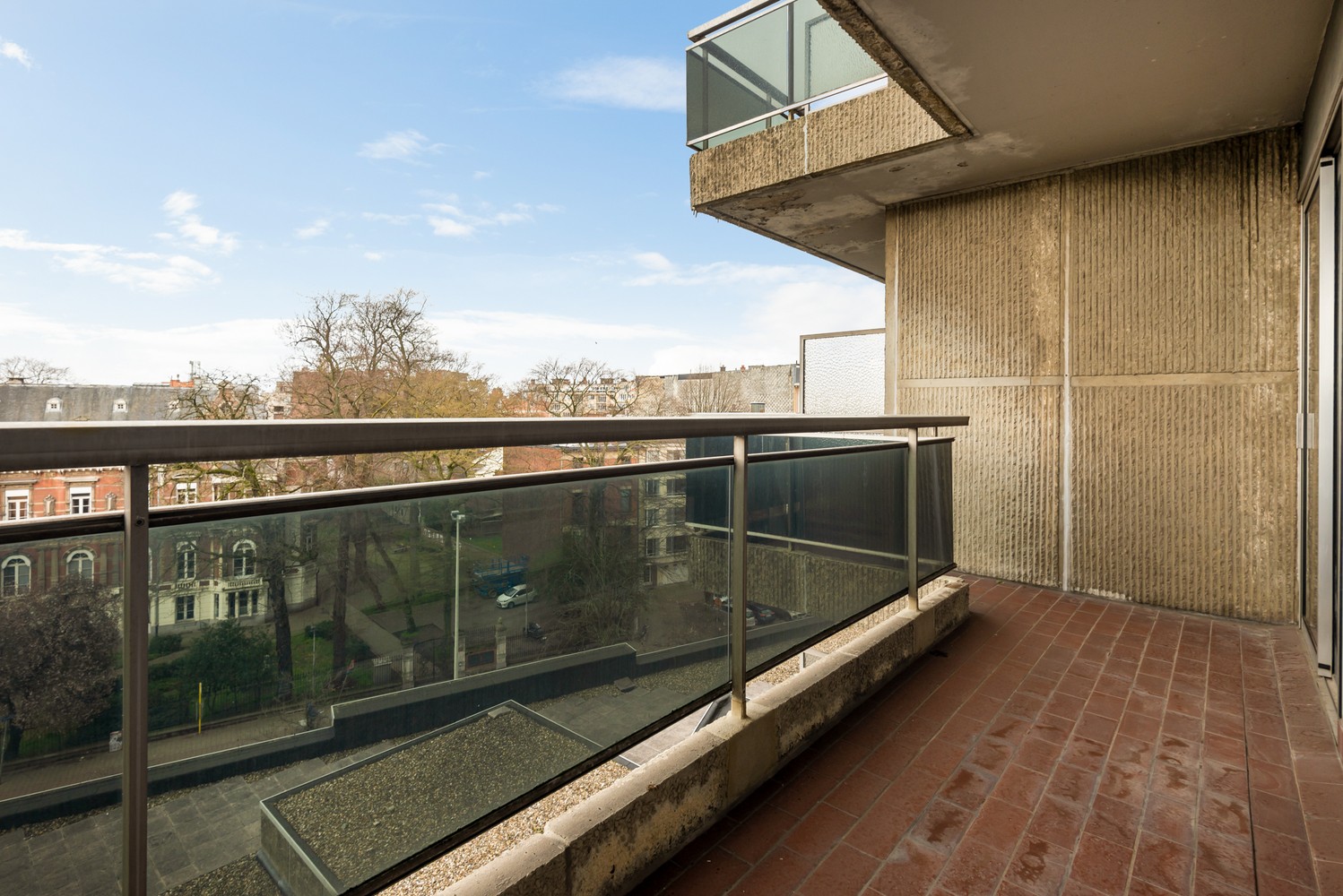 Te renoveren appartement met 2 slaapkamers, 2 terrassen én garagebox in Berchem! afbeelding 5