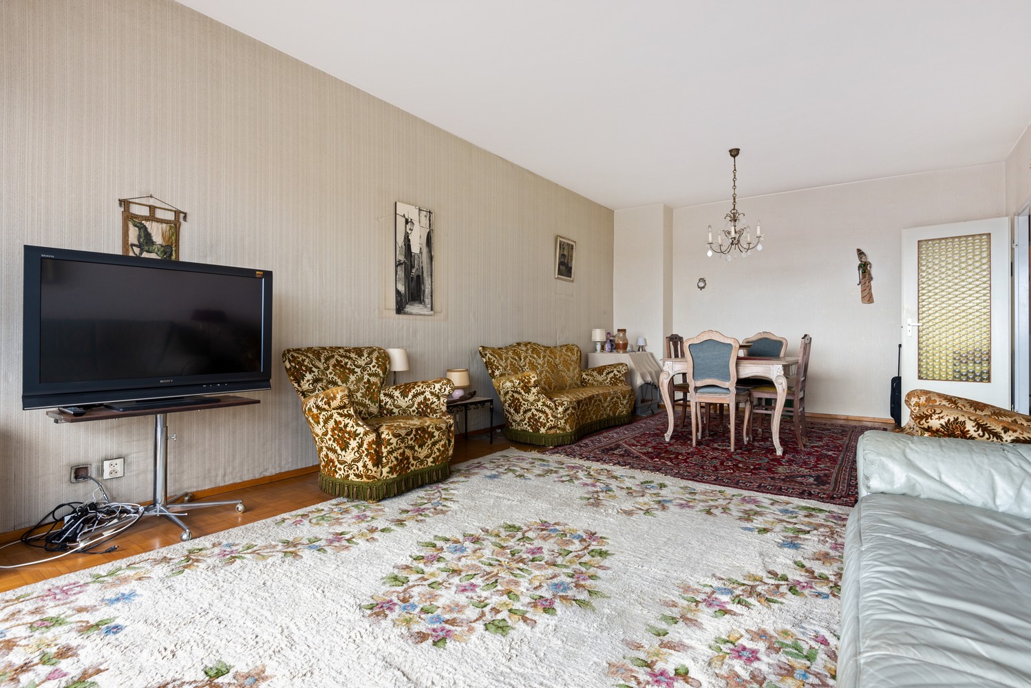 Te renoveren appartement met 2 slaapkamers, 2 terrassen én garagebox in Berchem! afbeelding 7