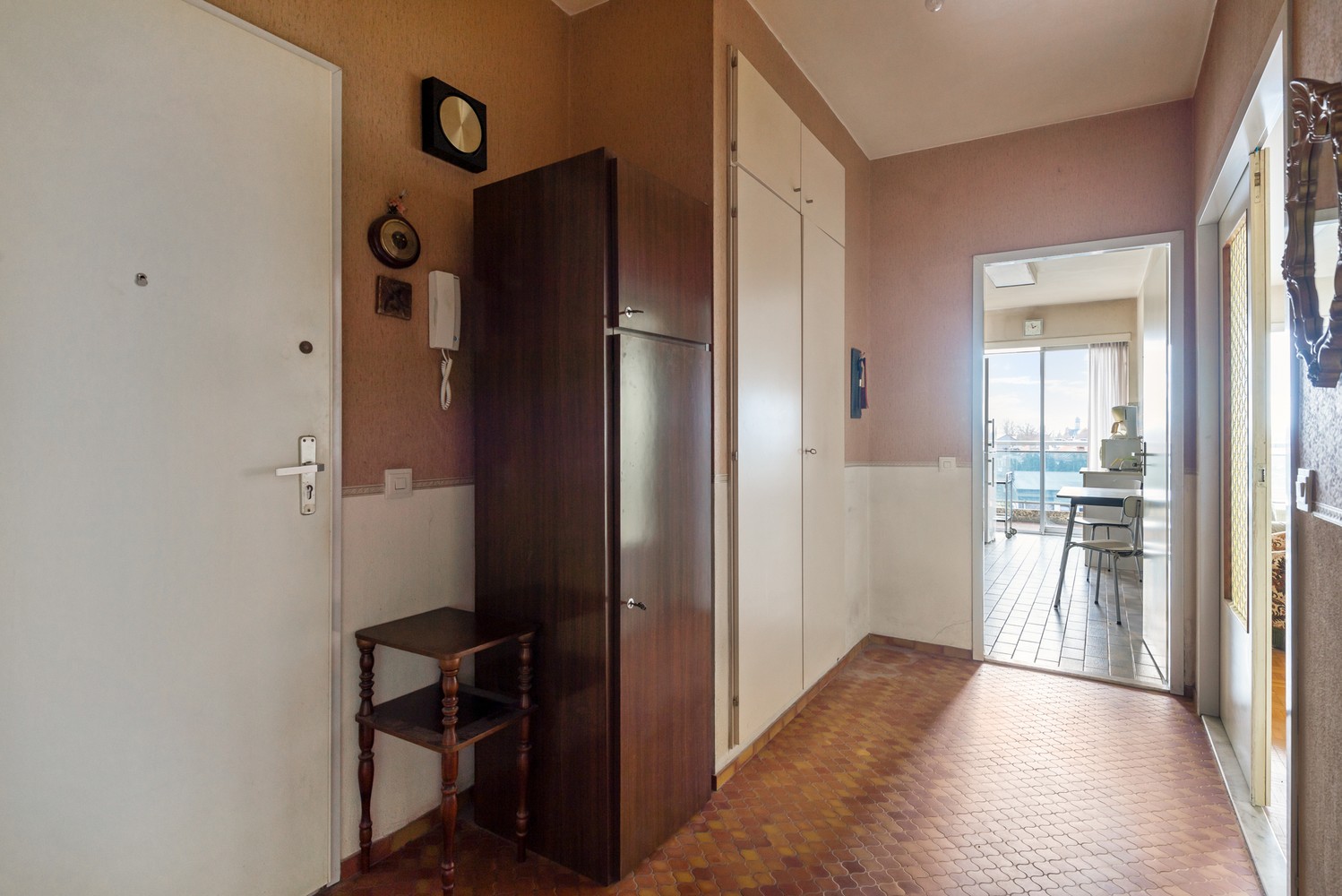 Te renoveren appartement met 2 slaapkamers, 2 terrassen én garagebox in Berchem! afbeelding 11
