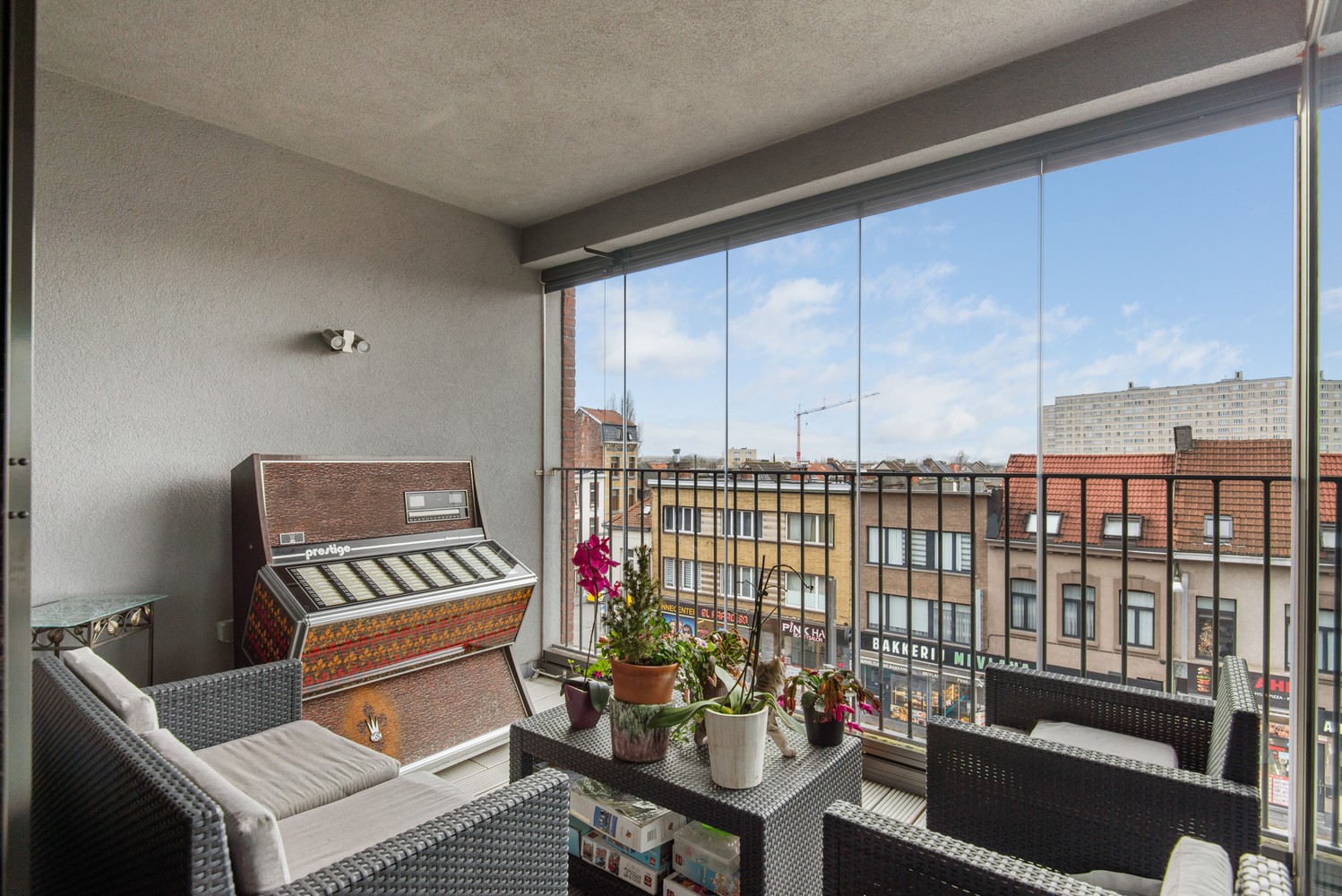 Ruim appartement (+/- 105 m²) met twee slaapkamers te Antwerpen-Kiel. afbeelding 2