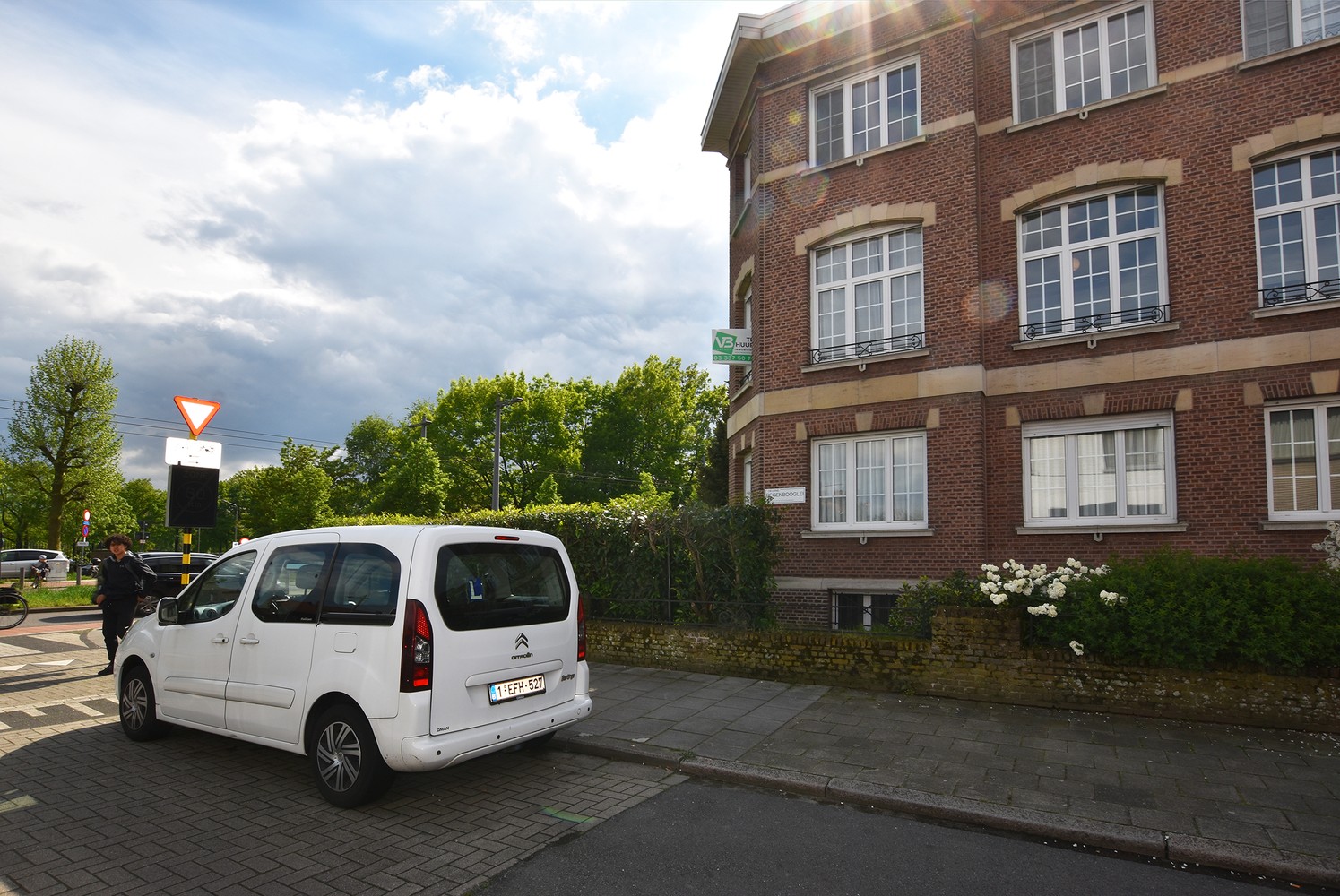 Prachtig vernieuwd appartement met twee slaapkamers op uitstekende ligging aan het Rivierenhof te Deurne! afbeelding 16