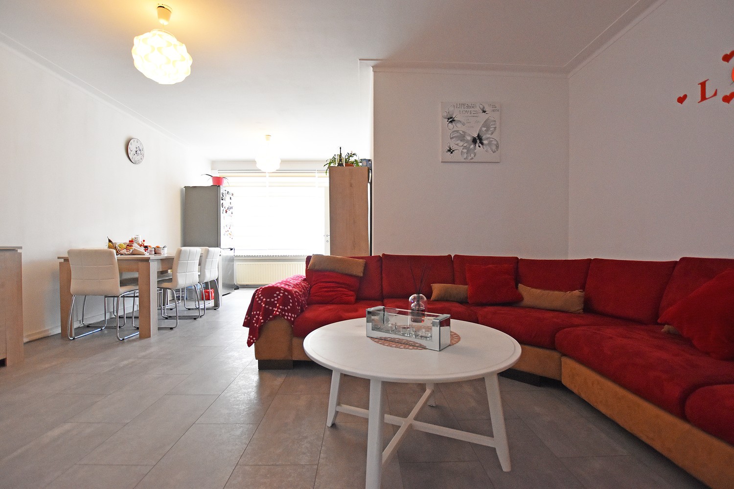 Gelijkvloers appartement met twee slaapkamers, tuin en garagebox op goede locatie te Borsbeek! afbeelding 2
